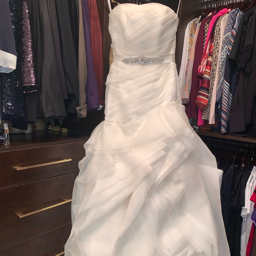 Wedding dress wore for pictures Sz.4